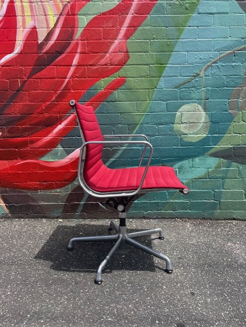 Herman Miller Eames Aluminum Group Management Chair Special 50 Years Edition