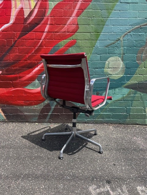 Herman Miller Eames Aluminum Group Management Chair Special 50 Years Edition