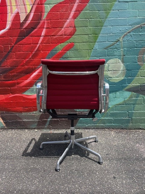Herman Miller Eames Aluminum Group Management Chair Special 50 Years Edition