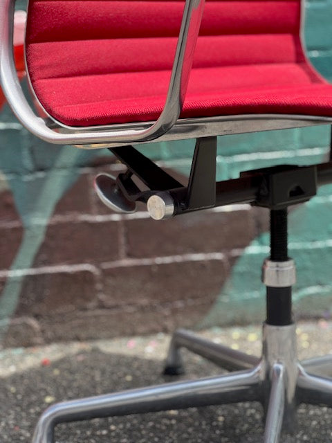 Herman Miller Eames Aluminum Group Management Chair Special 50 Years Edition