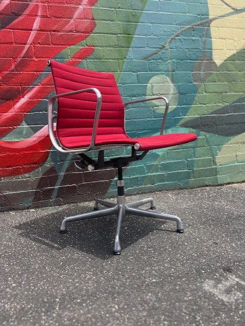 Herman Miller Eames Aluminum Group Management Chair Special 50 Years Edition