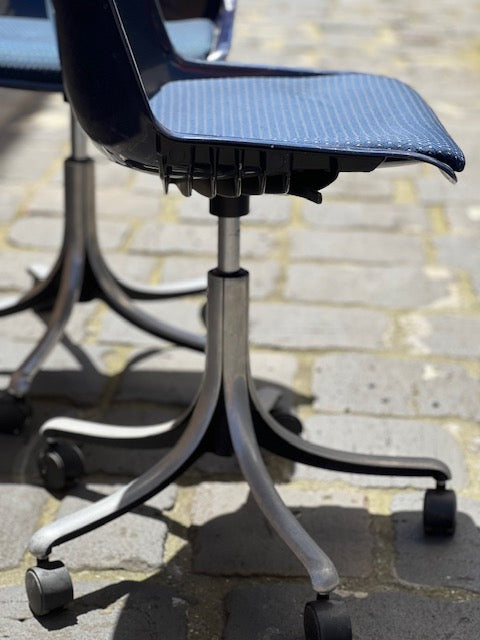 Mid Century Tecno Spa Modus Caster Chair in Navy by Osvaldo Borsani. 1960’