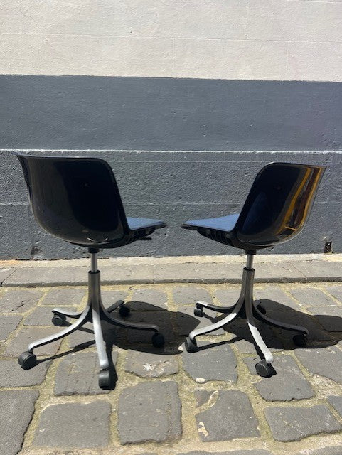 Mid Century Tecno Spa Modus Caster Chair in Navy by Osvaldo Borsani. 1960’